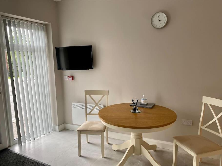 Erne Getaway No.8 Brand New 1 Bed Apartment Enniskillen Exterior photo