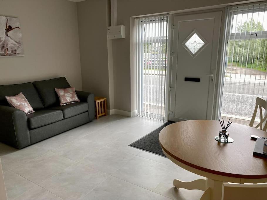 Erne Getaway No.8 Brand New 1 Bed Apartment Enniskillen Exterior photo