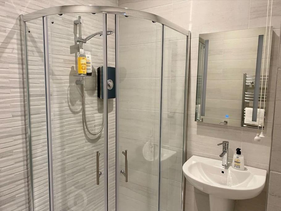 Erne Getaway No.8 Brand New 1 Bed Apartment Enniskillen Exterior photo